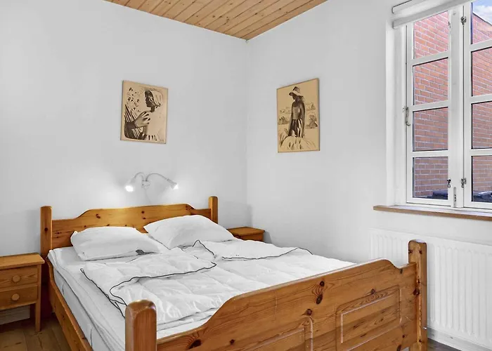 Sankt Laurentii Vej 81a, 9990 Hotell *